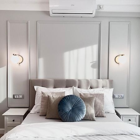 Central Spacious Apartment With Balcony - Alba Carolina アルバ・ユリア エクステリア 写真