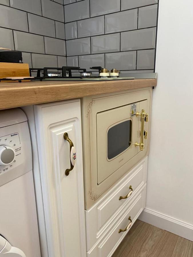 Central Spacious Apartment With Balcony - Alba Carolina アルバ・ユリア エクステリア 写真