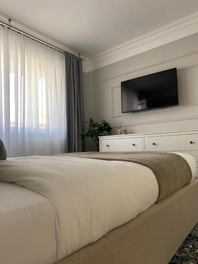 Central Spacious Apartment With Balcony - Alba Carolina アルバ・ユリア エクステリア 写真