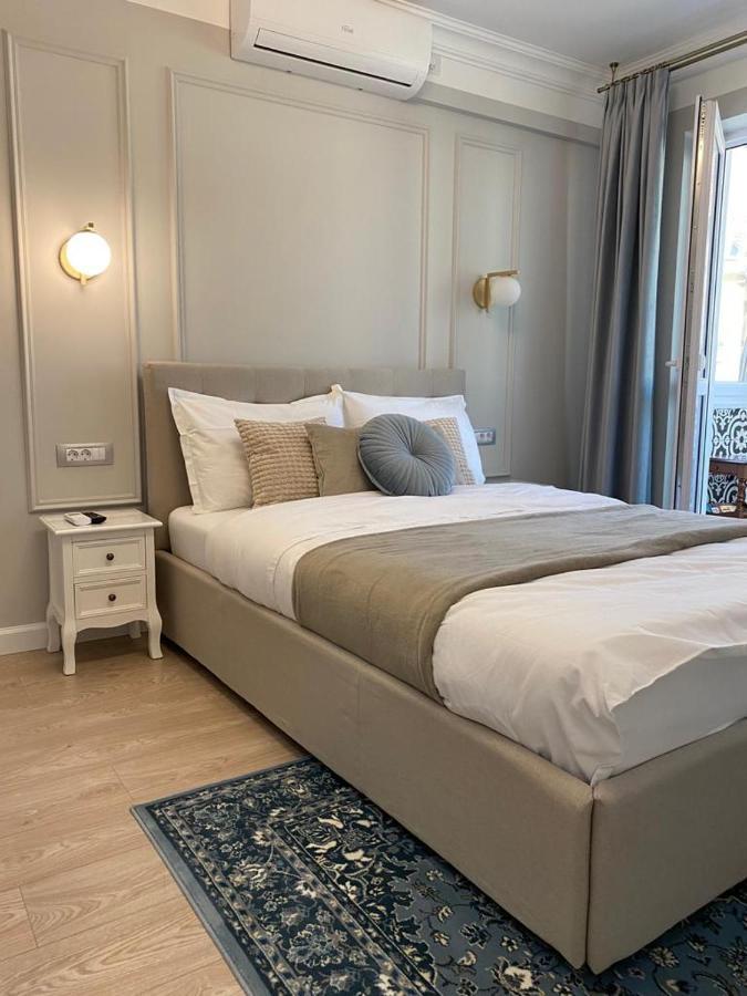 Central Spacious Apartment With Balcony - Alba Carolina アルバ・ユリア エクステリア 写真
