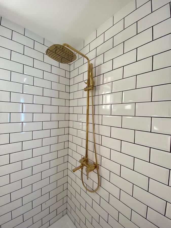 Central Spacious Apartment With Balcony - Alba Carolina アルバ・ユリア エクステリア 写真