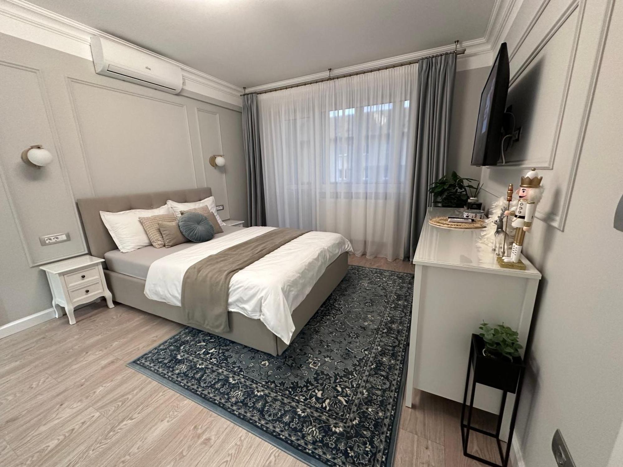 Central Spacious Apartment With Balcony - Alba Carolina アルバ・ユリア エクステリア 写真