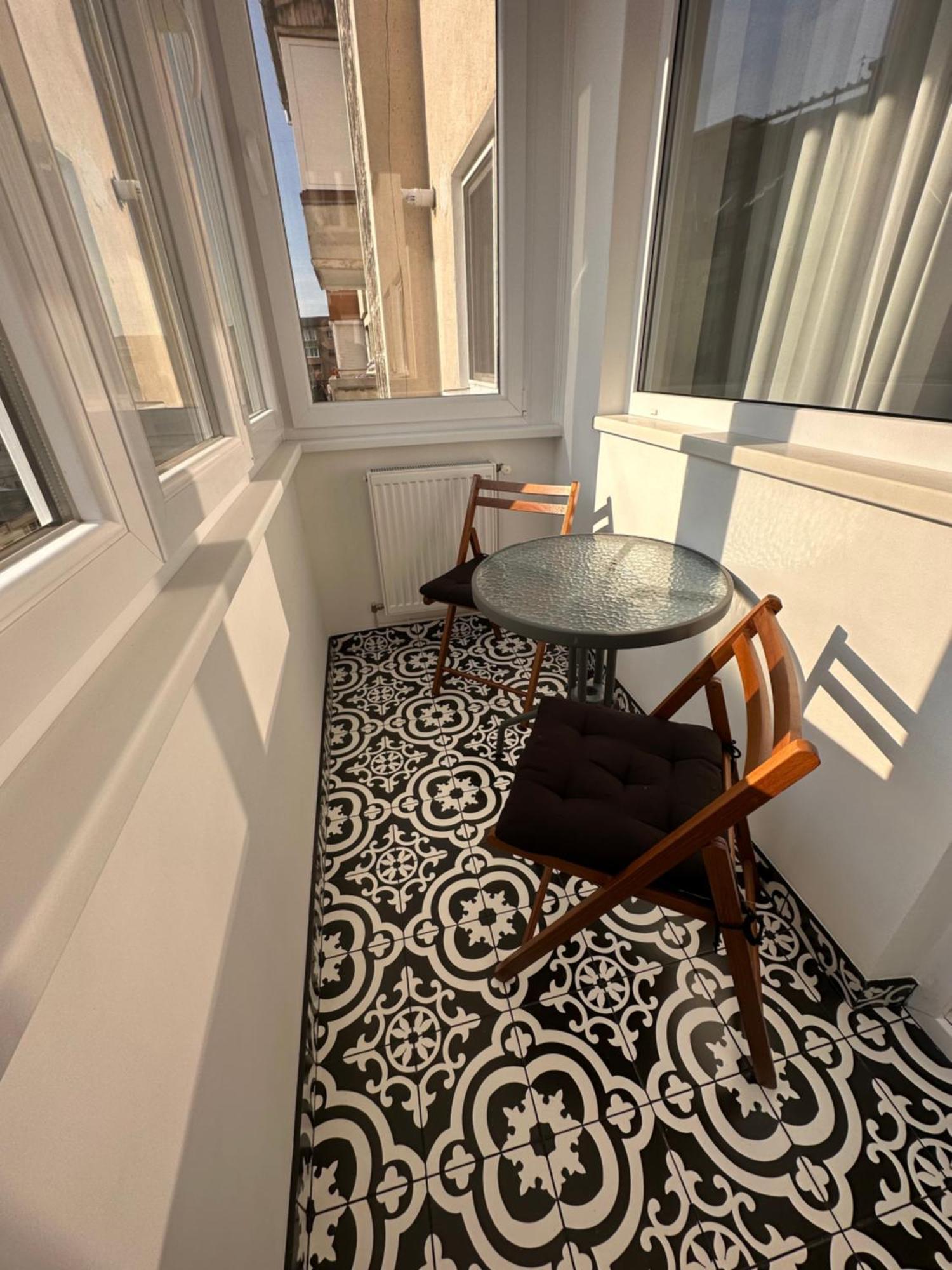 Central Spacious Apartment With Balcony - Alba Carolina アルバ・ユリア エクステリア 写真