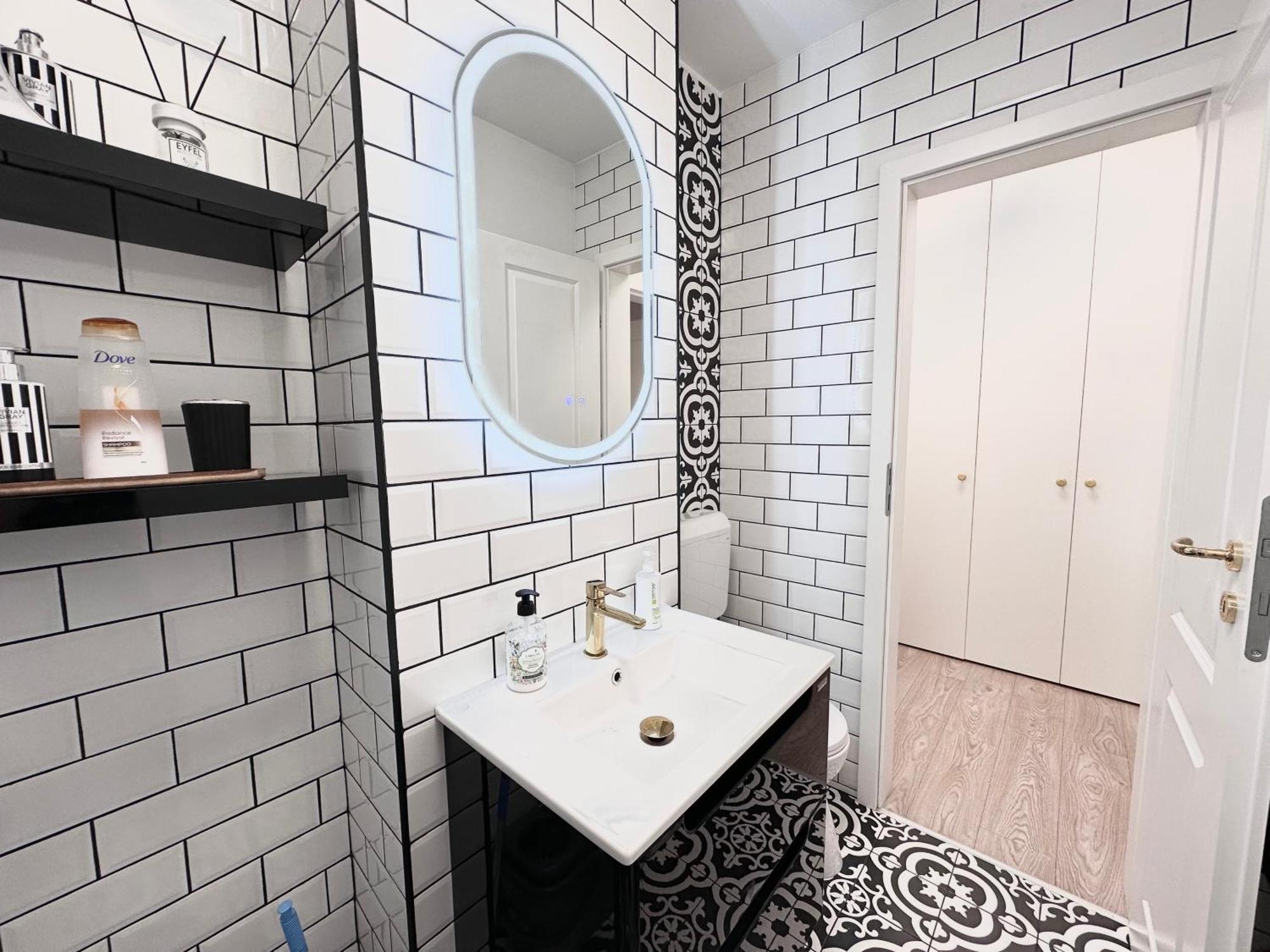 Central Spacious Apartment With Balcony - Alba Carolina アルバ・ユリア エクステリア 写真
