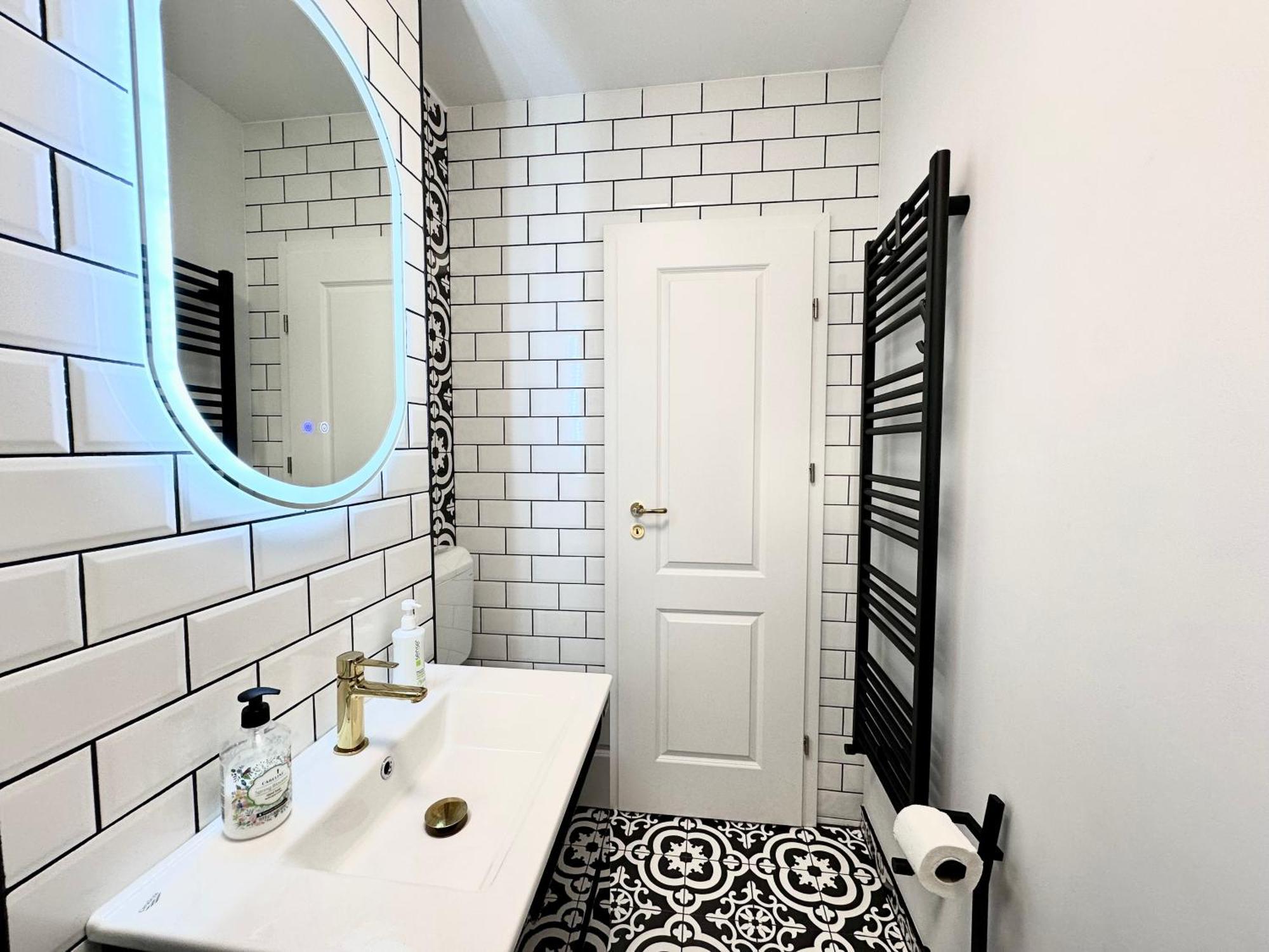 Central Spacious Apartment With Balcony - Alba Carolina アルバ・ユリア エクステリア 写真
