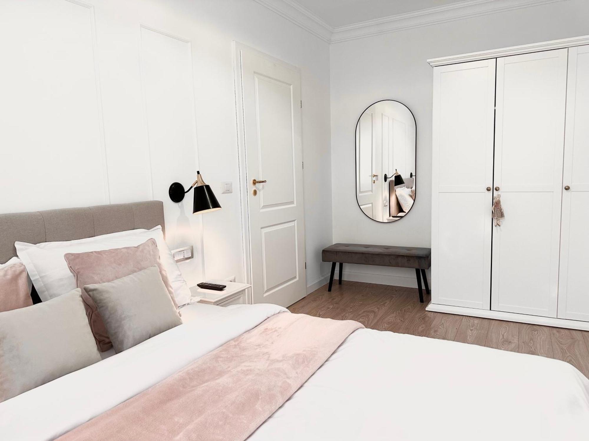 Central Spacious Apartment With Balcony - Alba Carolina アルバ・ユリア エクステリア 写真