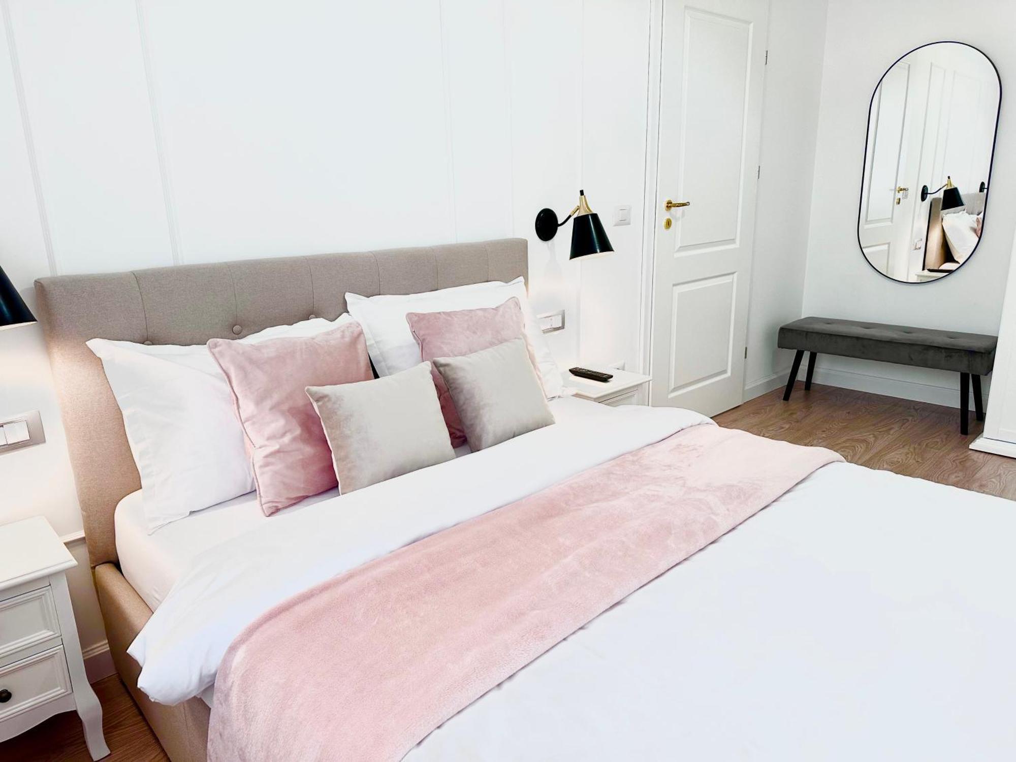 Central Spacious Apartment With Balcony - Alba Carolina アルバ・ユリア エクステリア 写真